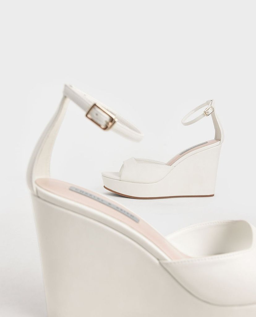 CHARLES & KEITH - Giày đế xuồng quai ngang thời trang