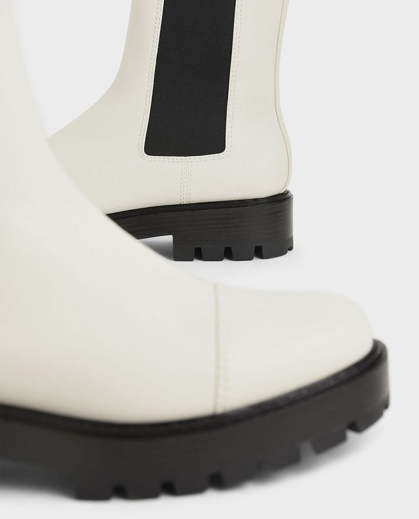 CHARLES & KEITH - Giày boots nữ đế dày Chunky Sole Chelsea