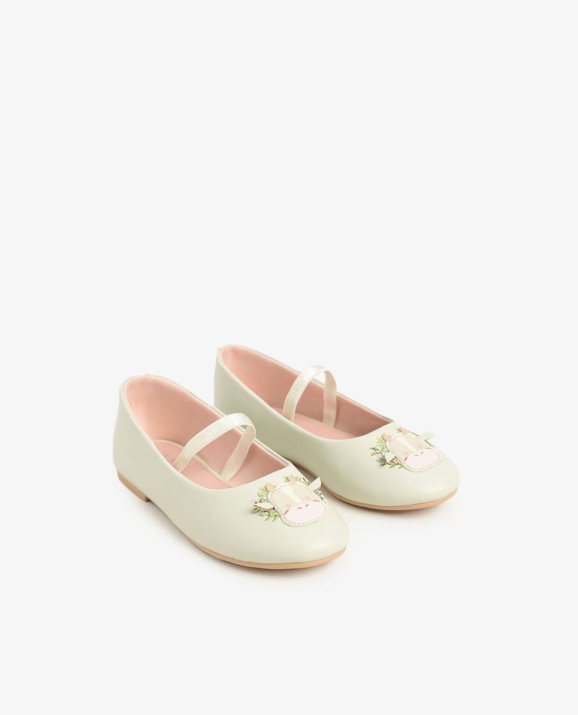 CHARLES & KEITH - Giày đế bệt trẻ em Cow Motif