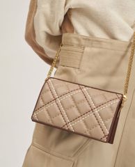 CHARLES & KEITH - Ví cầm tay nữ phom chữ nhật Quilted