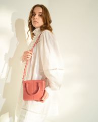 CHARLES & KEITH - Túi xách tay nữ phom vuông Textured Panelled