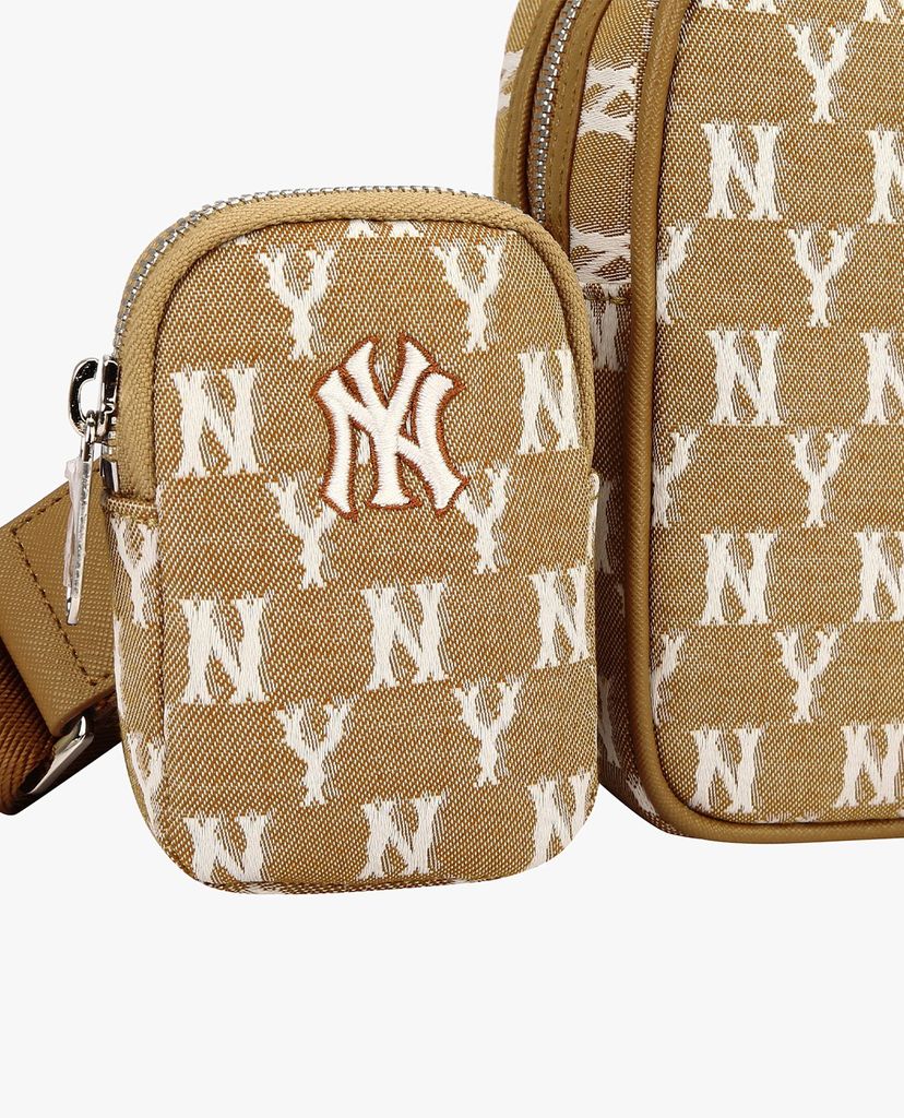 MLB - Túi đeo chéo chữ nhật Jacquard Monogram