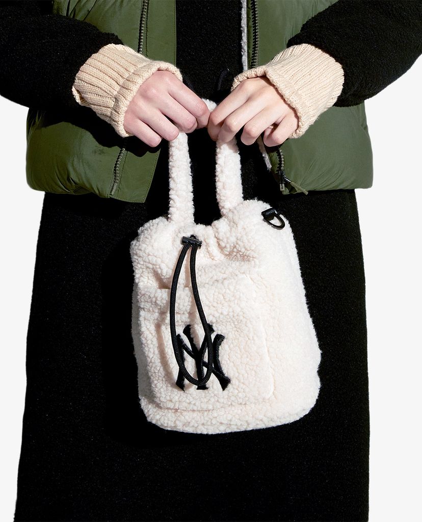 MLB - Túi đeo chéo hình trụ đứng Wool Fleece Bucket Hat