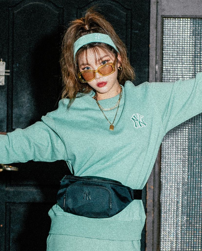 MLB - Áo sweatshirt tay dài cổ tròn Mega Logo