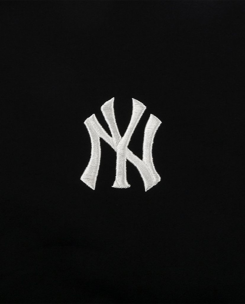 MLB - Áo sweatshirt tay dài cổ tròn Heart Love Overfit