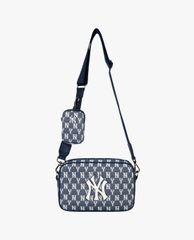 MLB - Túi đeo chéo chữ nhật Jacquard Monogram