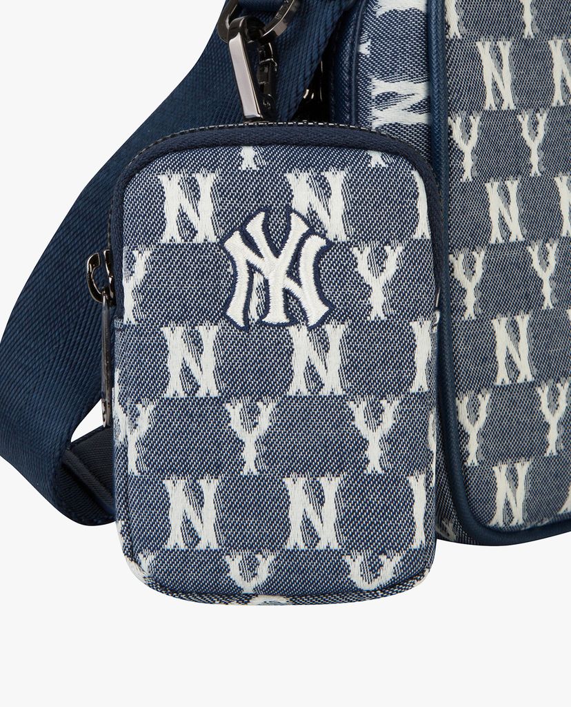 MLB - Túi đeo chéo chữ nhật Jacquard Monogram