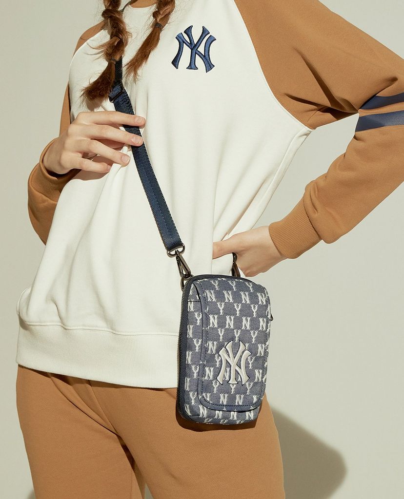 MLB - Túi đeo chéo chữ nhật Jacquard Monogram Neck Pouch