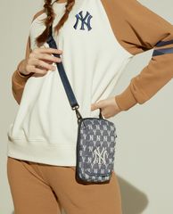 MLB - Túi đeo chéo chữ nhật Jacquard Monogram Neck Pouch