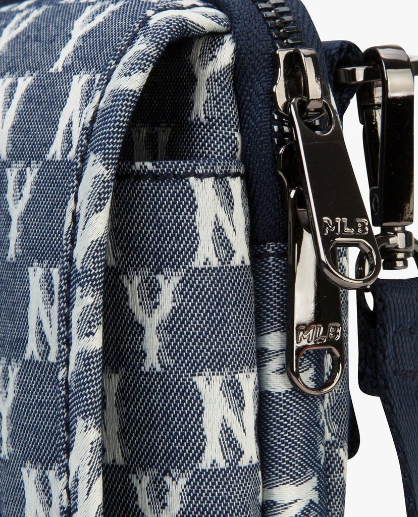 MLB - Túi đeo chéo chữ nhật Jacquard Monogram Neck Pouch