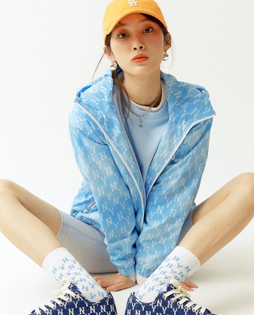 MLB - Áo khoác kiểu tay dài phối mũ trùm Monogram Crop Windbreak