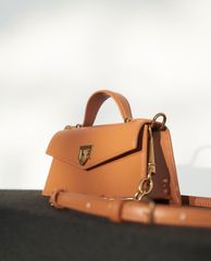 CHARLES & KEITH - Túi xách tay phom chữ nhật Trapeze