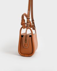 CHARLES & KEITH - Túi đeo vai nữ chữ nhật chi tiết tay cầm xoắn thời trang