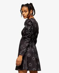 TOPSHOP - Đầm mini cổ tròn tay dài Black & White Star Print Jersey Flippy