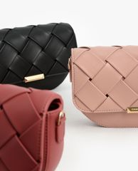 CHARLES & KEITH - Túi đeo vai hình bán nguyệt nắp gập Woven