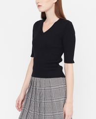 GIGI - Áo kiểu nữ phom ôm cổ V hiện đại