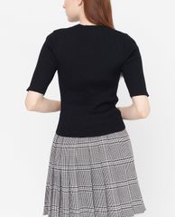 GIGI - Áo kiểu nữ phom ôm cổ V hiện đại
