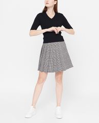 GIGI - Áo kiểu nữ phom ôm cổ V hiện đại