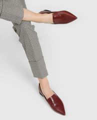 CHARLES & KEITH - Giày loafer nữ mũi nhọn Classic Pointed