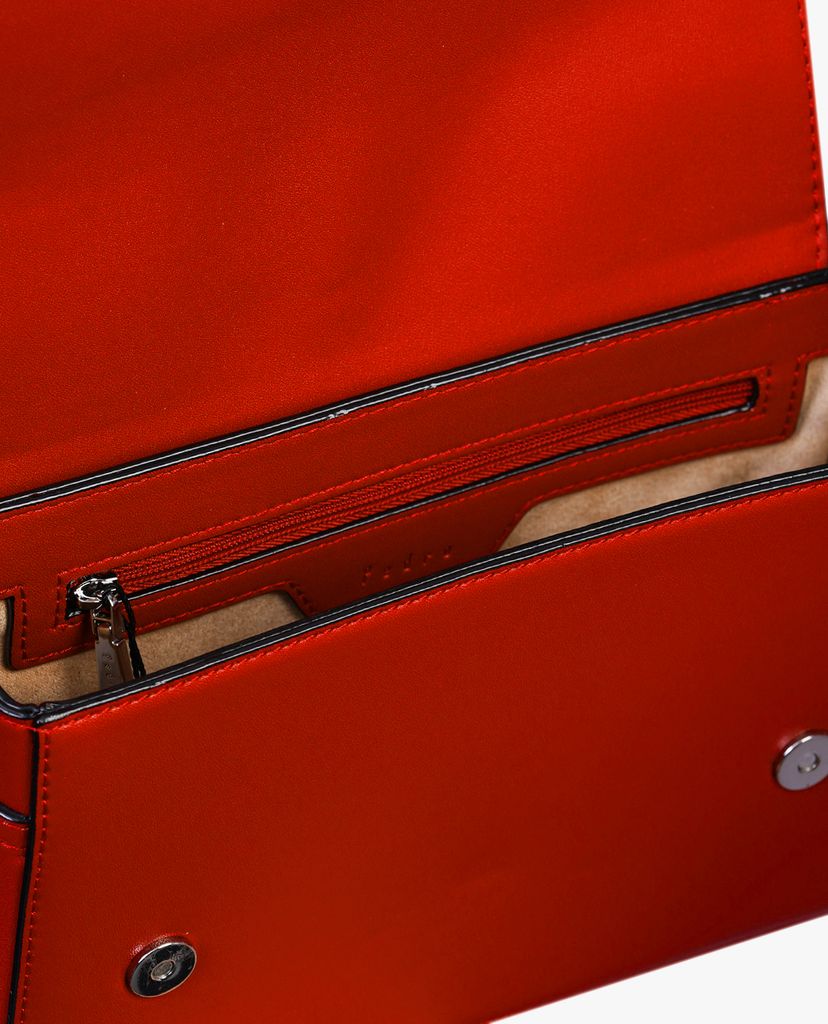 Túi đeo vai chi tiết nút thắt Front Flap