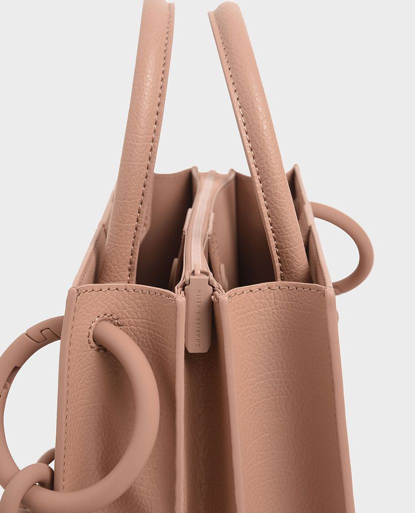 CHARLES & KEITH - Túi đeo vai nữ hình thang Chunky Chain Top Handle