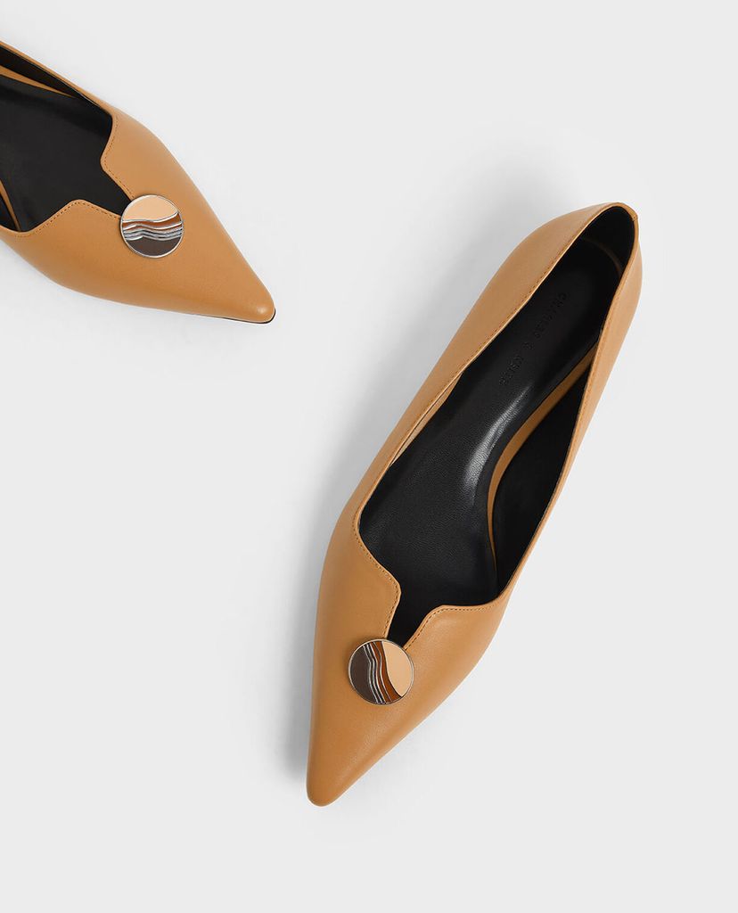 CHARLES & KEITH - Giày đế bệt nữ mũi nhọn Button Detail