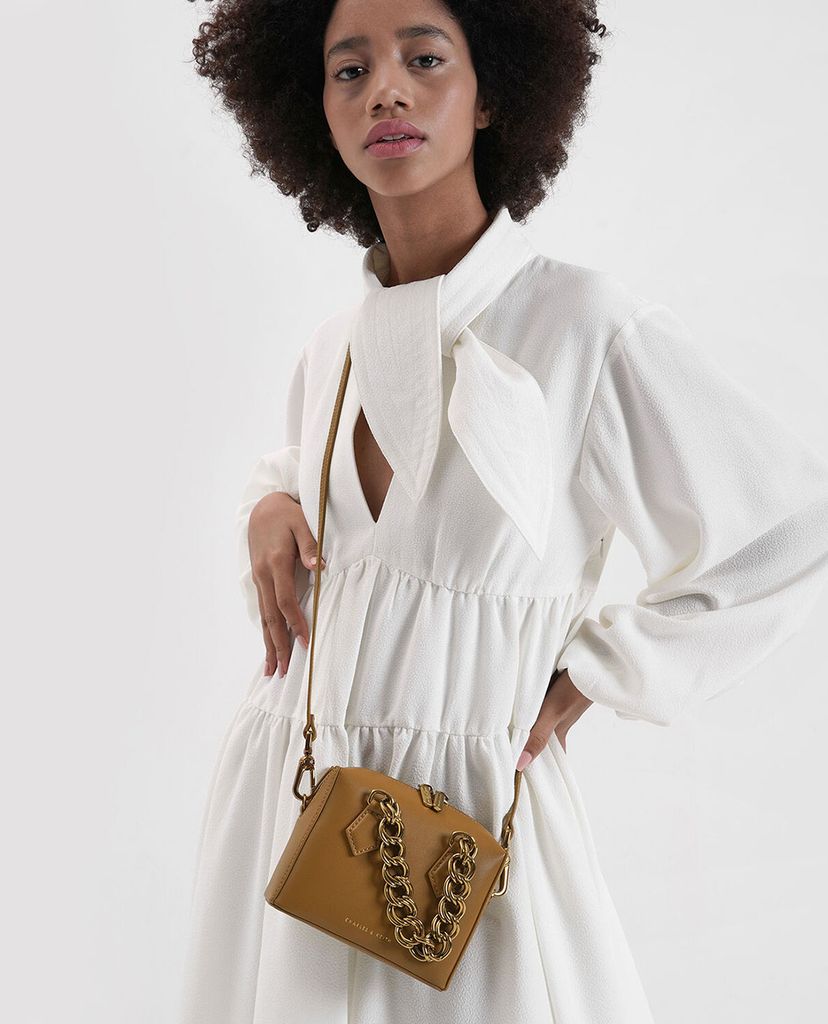 CHARLES & KEITH - Túi đeo chéo chữ nhật Square Chunky Chain
