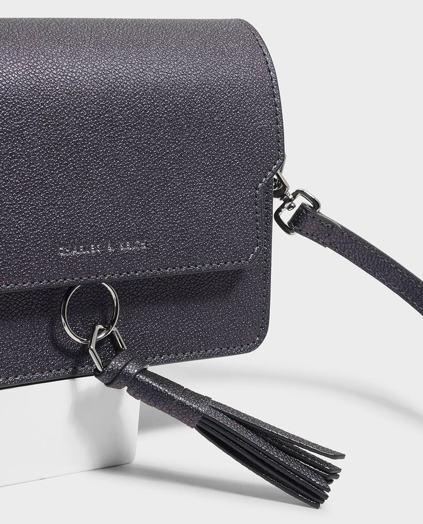 CHARLES & KEITH - Túi đeo chéo nữ chữ nhật phối chi tiết tua rua