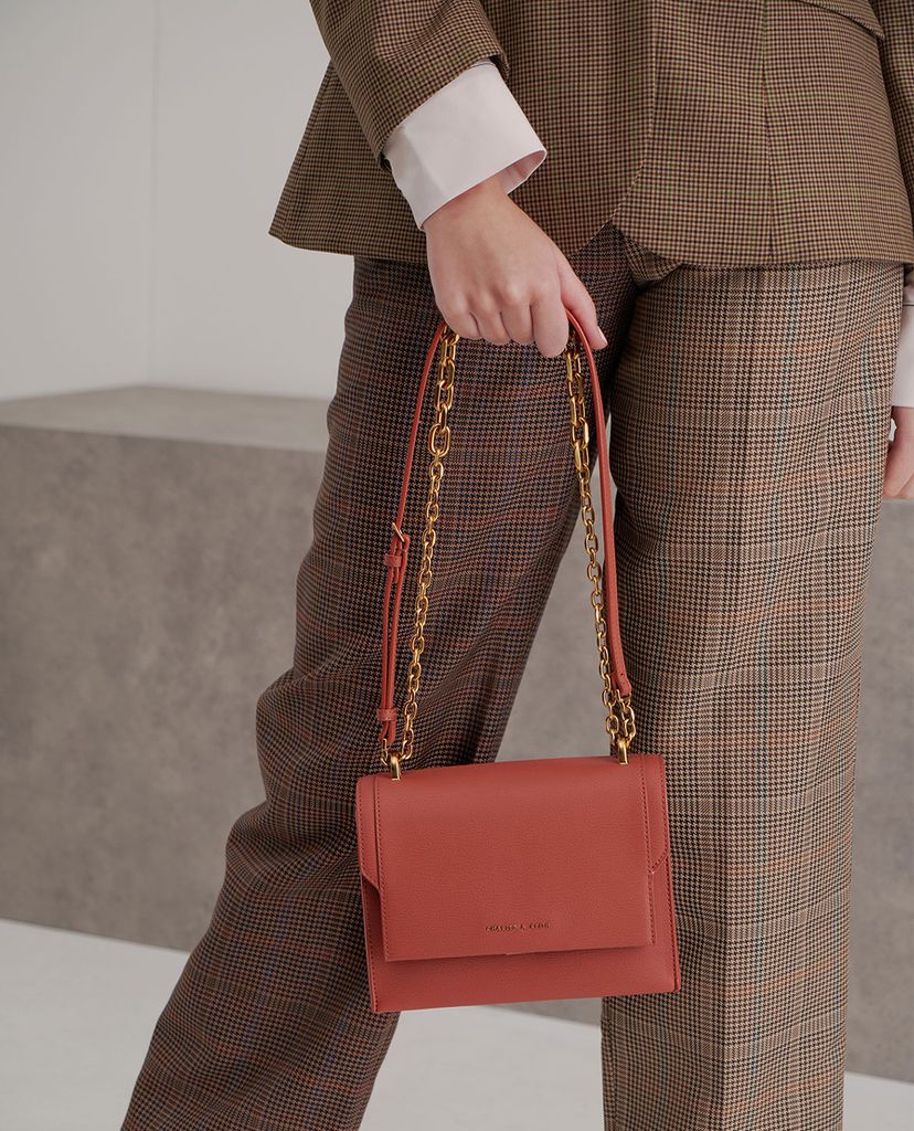 CHARLES & KEITH - Túi đeo chéo nữ hình chữ nhật Chain Handle