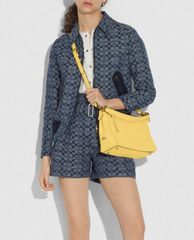 COACH - Túi đeo chéo nữ chữ nhật Shay Crossbody