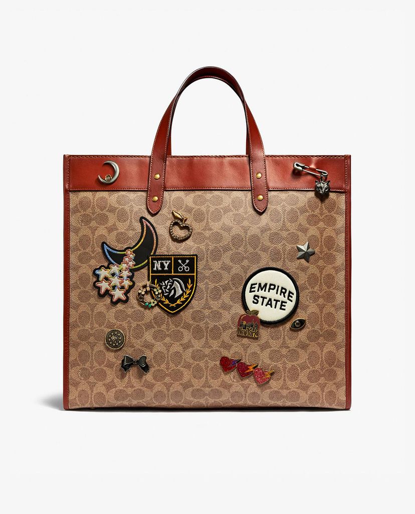 COACH - Túi tote nữ phom vuông 40 In Signature Canvas With Souvenir Patches