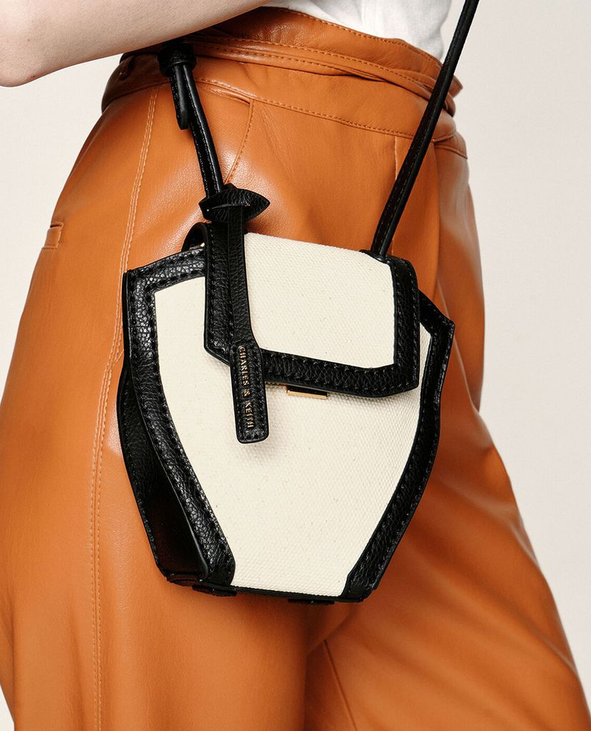 CHARLES & KEITH - Túi đeo chéo nữ đa giác Geometric