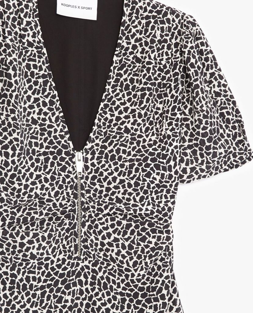 THE KOOPLES - Đầm mini cổ V tay ngắn phối zip Giraffe Print