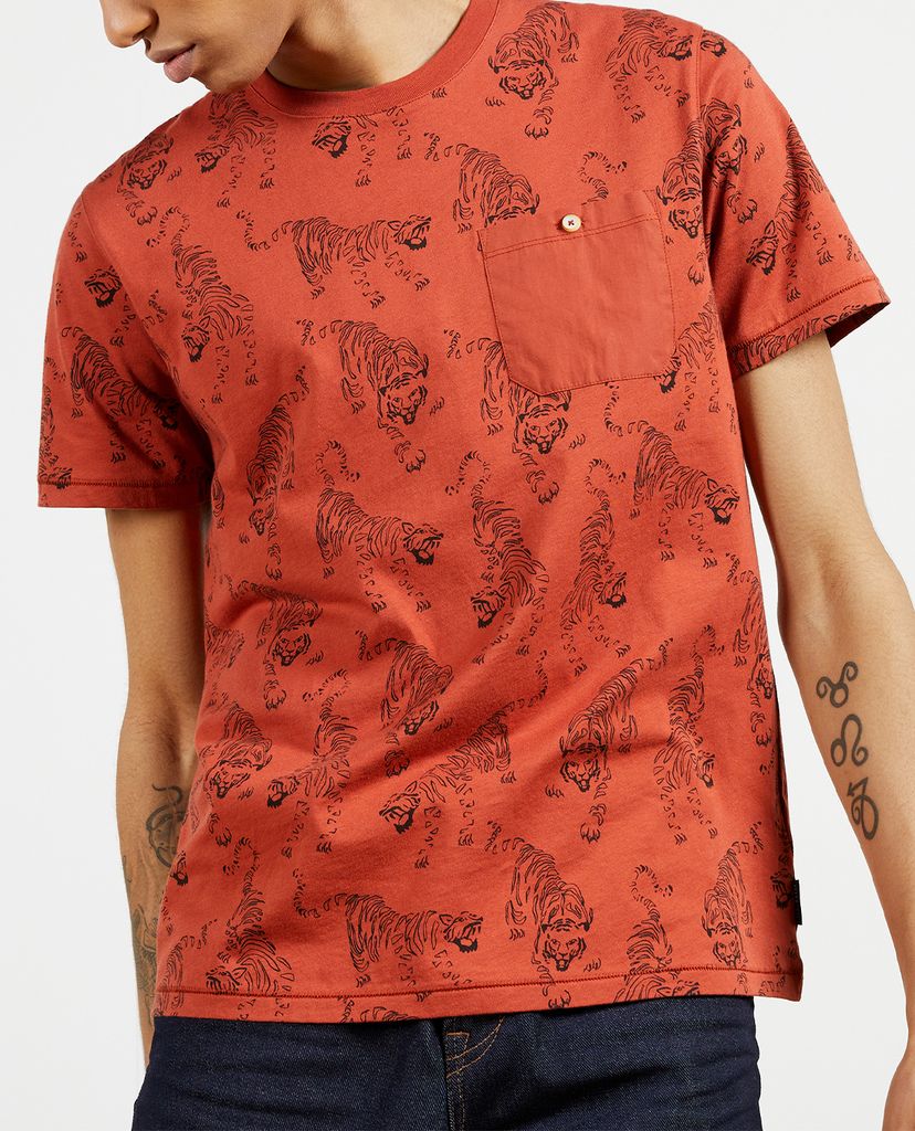 TED BAKER - Áo thun nam cổ tròn tay ngắn Patchh