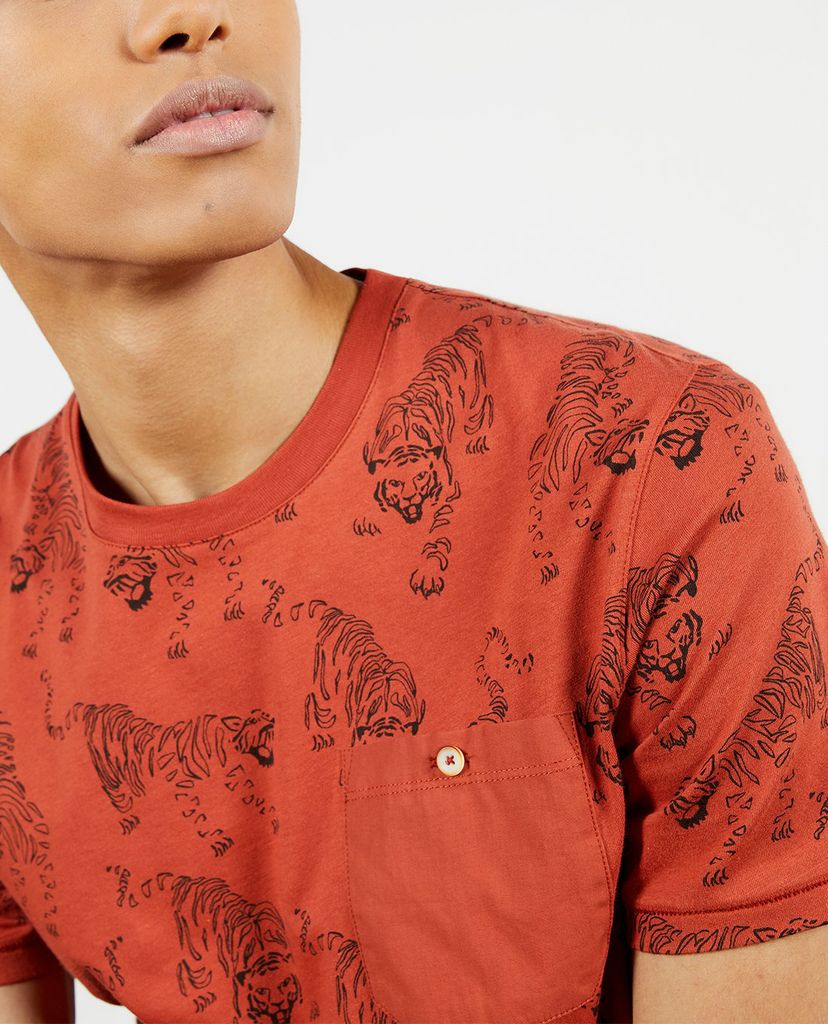 TED BAKER - Áo thun nam cổ tròn tay ngắn Patchh