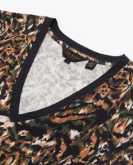 TED BAKER - Áo thun nữ cổ tim ngắn tay Jilliee Camo Printed
