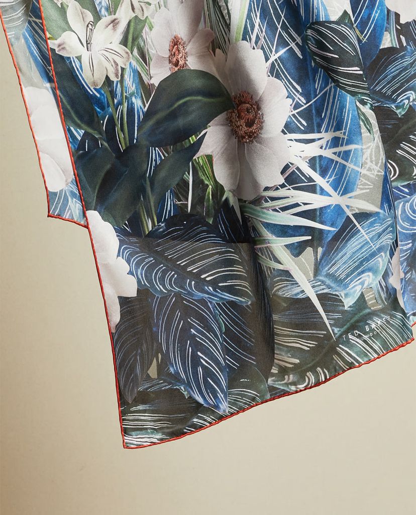 TED BAKER - Khăn choàng nữ họa tiết hoa Reagaan