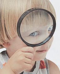 ADLV - Áo thun ngắn tay cổ tròn Baby Face Magnifier