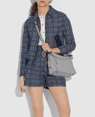COACH - Túi đeo chéo nữ chữ nhật Shay Crossbody