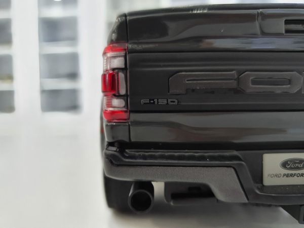 Xe Mô Hình Ford F-150 2022 Lead Foot 1:18 GTSpirit (Đen)