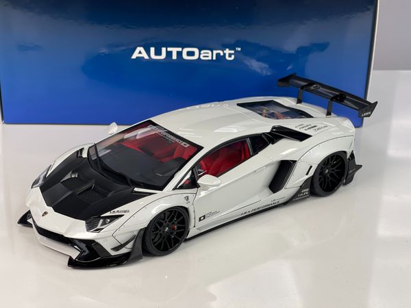 Xe Mô Hình Lamborghini Aventador Liberty Walk LB-Works Limited Edition 1:18 Autoart (Trắng Metallic)