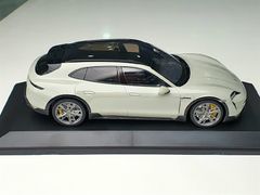 Xe Mô Hình Porsche Taycan CUV Turbo S 2021 1:18 Minichamps ( Trắng )