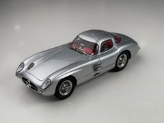 Xe Mô Hình Mercedes-Benz 300 SLR, the Uhlenhaut Gullwing Coupe 1955 1/18 CMC