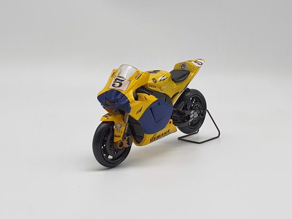 XE MÔ HÌNH YAMAHA M1 NO 46 1:18 NEWRAY (VÀNG)