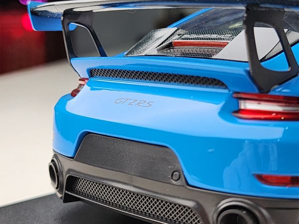 Xe Mô Hình Porsche 911 (991.2) GT2 RS 2018 1:18 Minichamps ( Xanh Mui Đen )