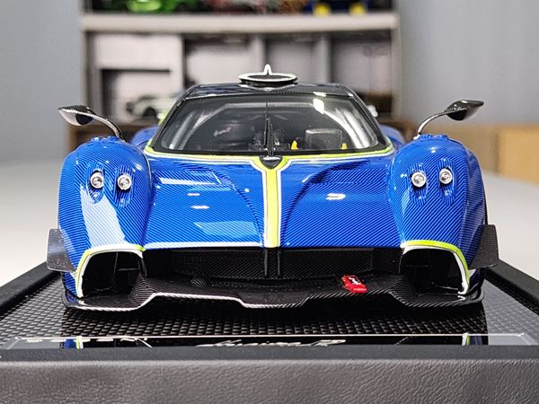 Xe Mô Hình Pagani Huayra R 1:18 Vip Scale Model ( Blue Carbon )