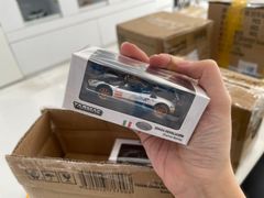 Xe Mô Hình Pagani Zonda Revolucion Bianco Benny 1:64 Tarmac Works ( Trắng )