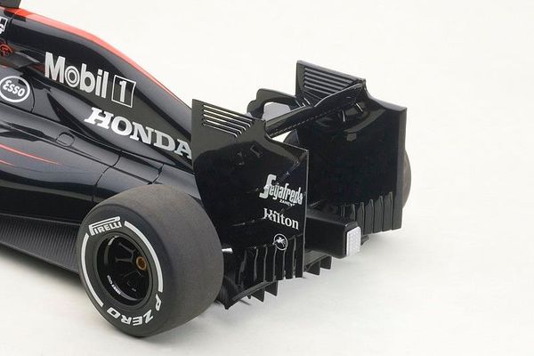 Xe Mô Hình Mclaren MP4-30 F1 2015 Barcelona/Spain J.Button #22 1:18 Autoart (White)