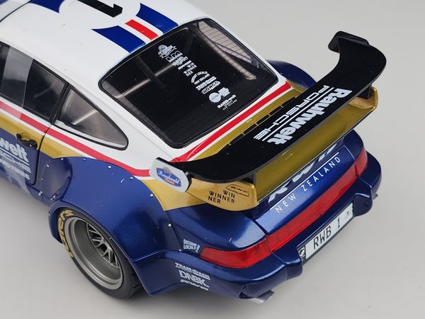 Xe mô hình Poreche RWB - RauhWelt - 2022 1:18 Solido (Xanh- Trắng)