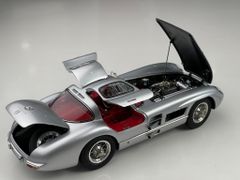 Xe Mô Hình Mercedes-Benz 300 SLR, the Uhlenhaut Gullwing Coupe 1955 1/18 CMC